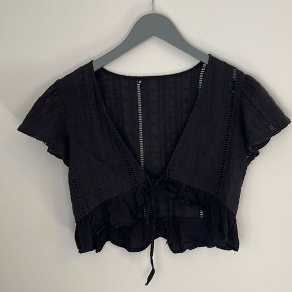 Tie Front Wrap Crop Top. Size Medium.‎ Black Eyelet - Picture 1 of 5
